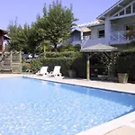 D'hôtes-studette Milady, Calme, Patio, Vue Sur Jardin Et Montagne Du Patio, Parkin Privé, Confort Biarritz