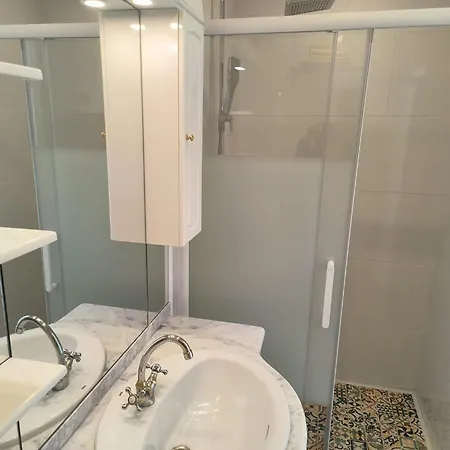 D'hôtes-studette Milady, Calme, Patio, Vue Sur Jardin Et Montagne Du Patio, Parkin Privé, Confort 3* Biarritz