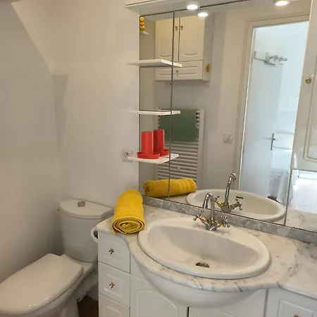 D'hôtes-studette Milady, Calme, Patio, Vue Sur Jardin Et Montagne Du Patio, Parkin Privé, Confort 3*